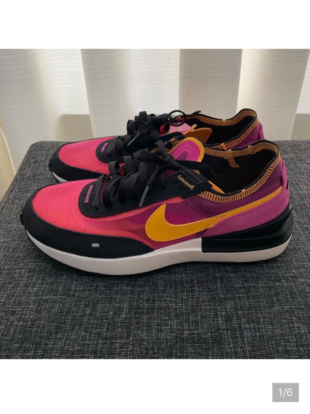Women’s Nike Waffle One Sneakers EUC